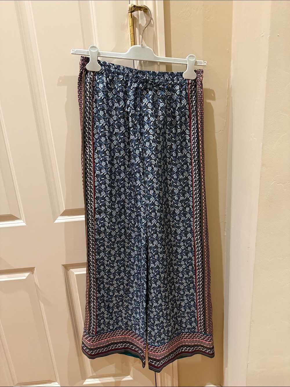 INTERMIX Navy Floral Maxi Skirt with Contrasting Border. BNWT. Size large.